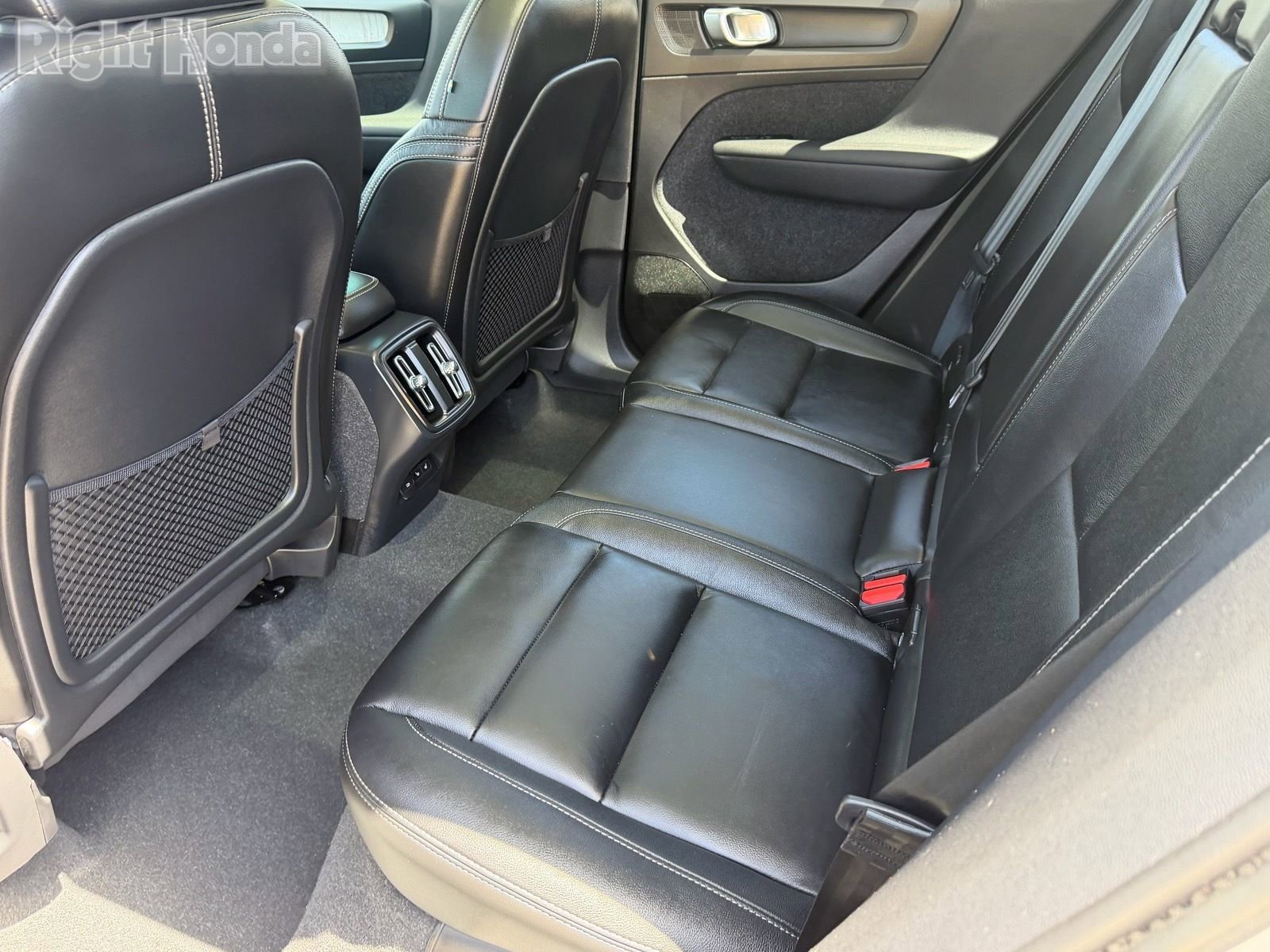 Used 2023 Volvo XC40 B5 Ultimate w/ Protection Package Premier AWD/4WD image 18