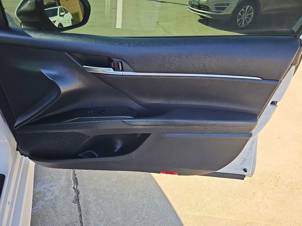 Used 2022 Toyota Camry SE image 17