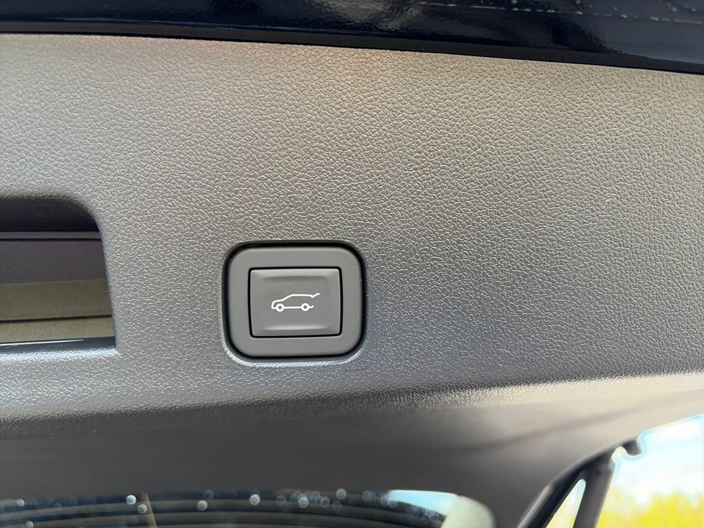 New 2026 Chevrolet Traverse LT w/ Sun and Wheel Package AWD/4WD image 32