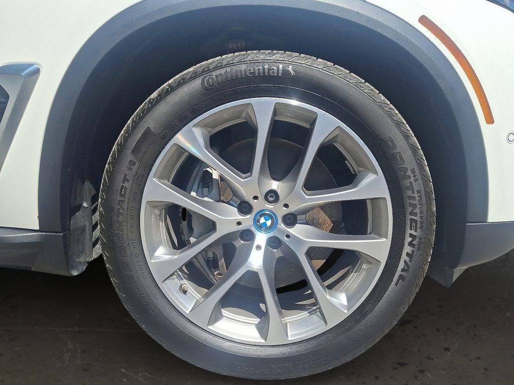 Certified 2025 BMW X5 xDrive50e w/ Climate Comfort Package image 7