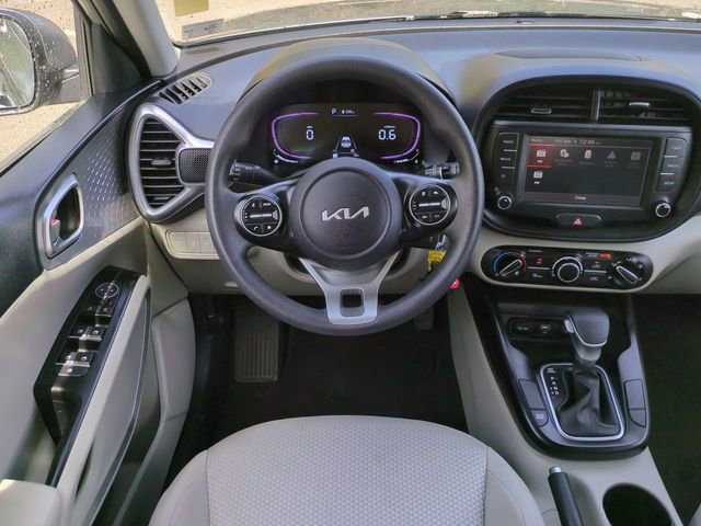 Used 2025 Kia Soul LX w/ LX Technology Package FWD image 16