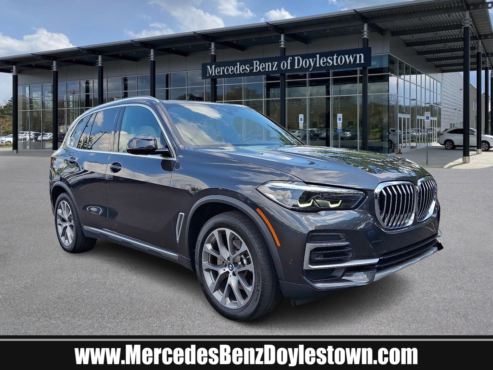 Used 2022 BMW X5 xDrive40i w/ Premium Package image 1