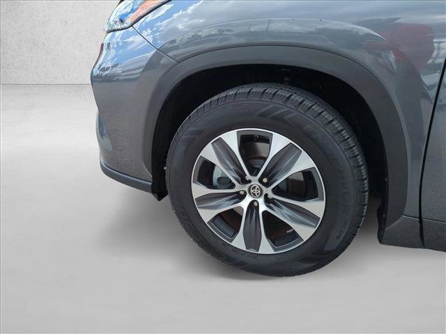 Certified 2020 Toyota Highlander XLE FWD image 24