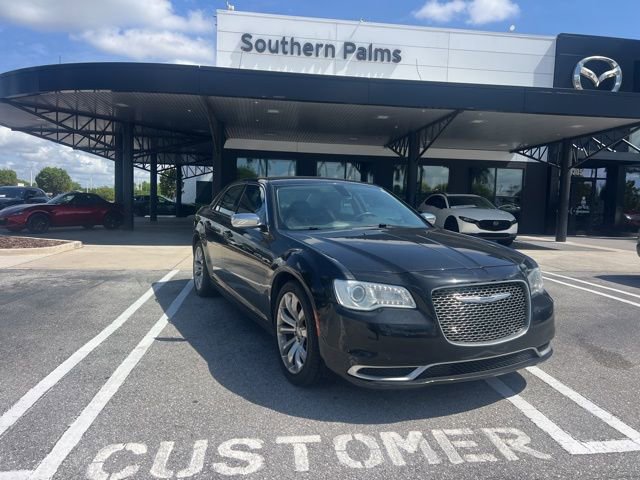 Used 2019 Chrysler 300 Touring w/ Chrome Appearance Package RWD image 5