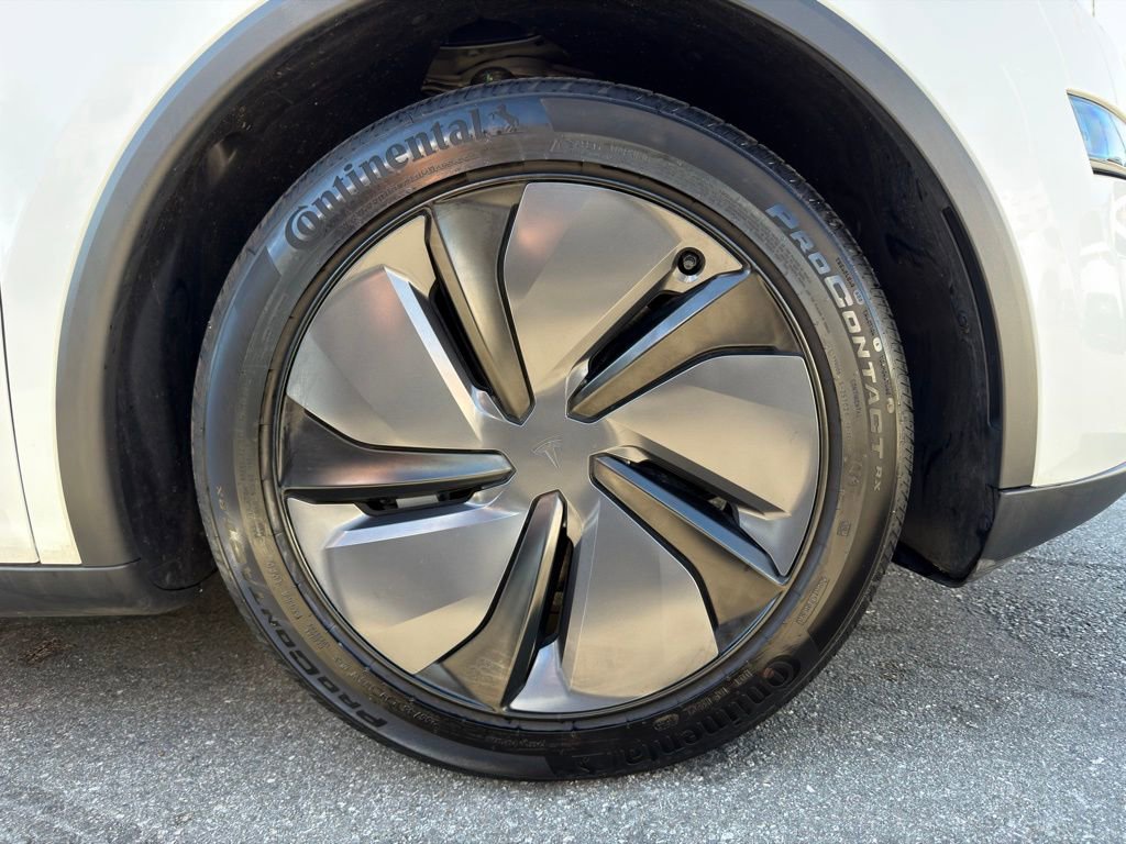 Used 2026 Tesla Model Y Long Range image 13