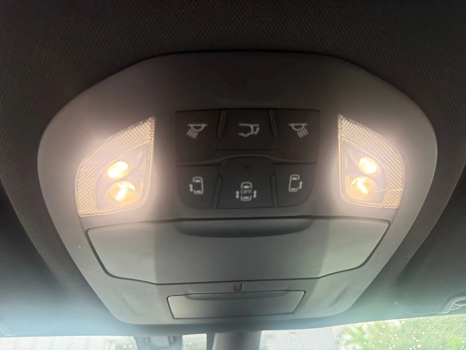 Used 2025 Chrysler Pacifica Select FWD image 14