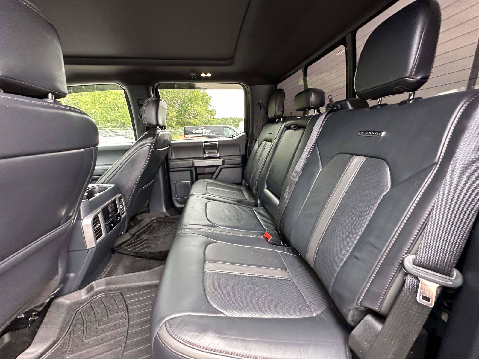 Used 2022 Ford F450 Platinum w/ FX4 Off-Road Package AWD/4WD image 33
