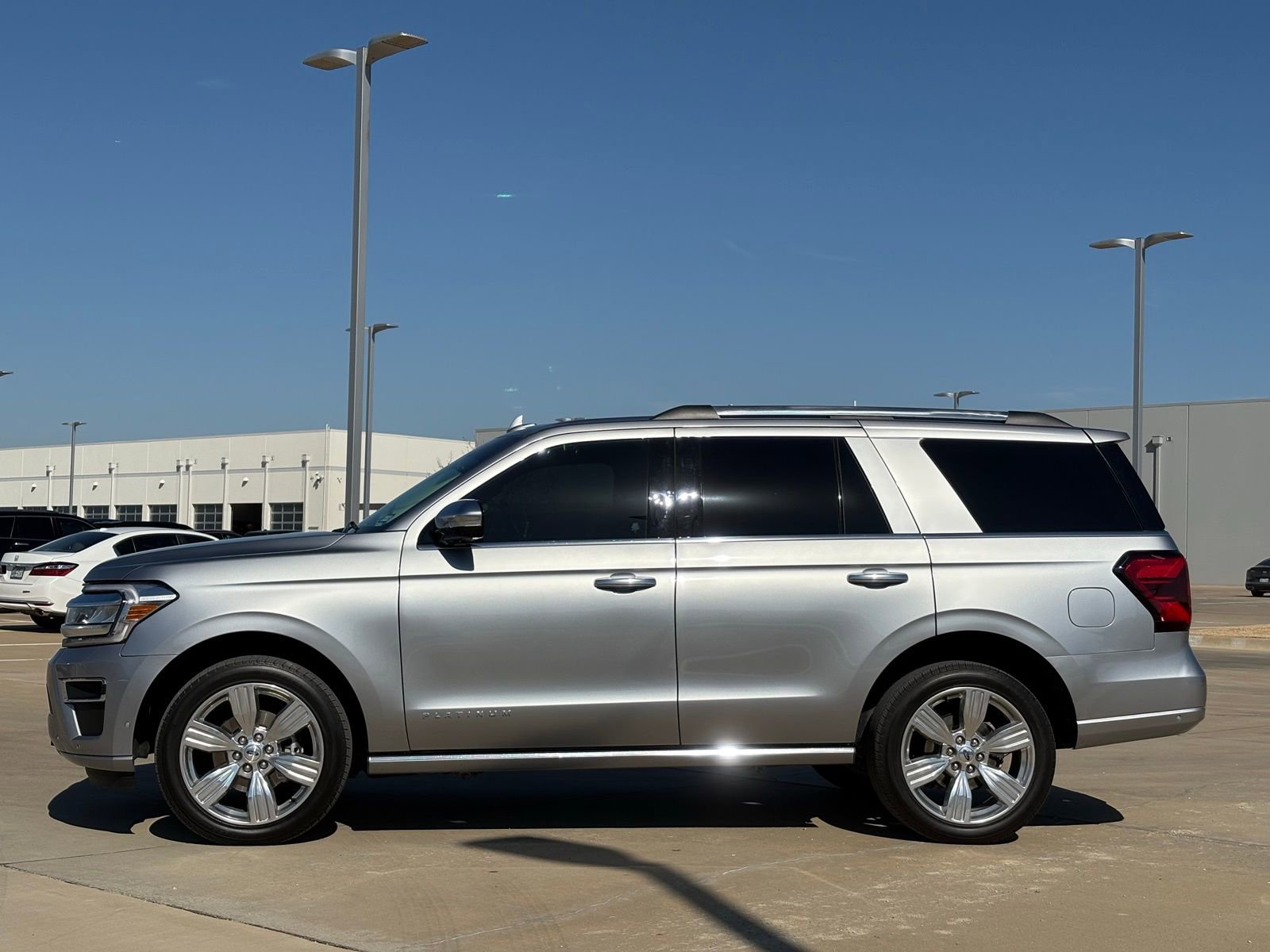 Used 2024 Ford Expedition Platinum image 4