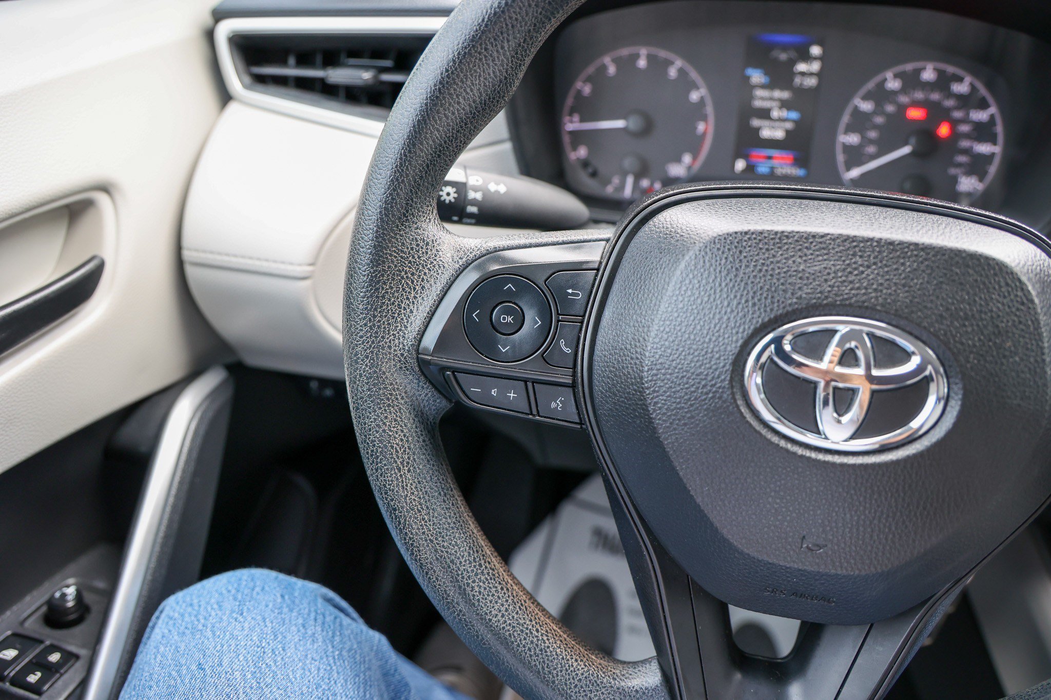 Used 2023 Toyota Corolla Cross L AWD/4WD image 17