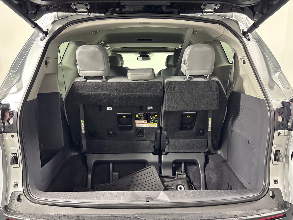 Certified 2024 Toyota Sienna XLE image 29