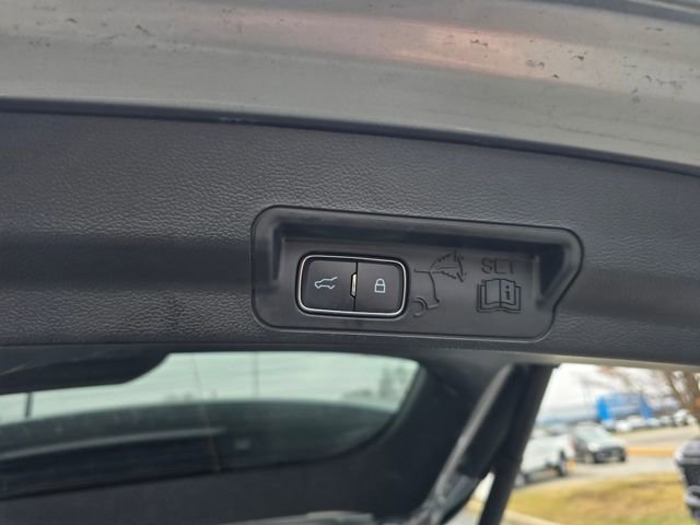 Used 2024 Ford Explorer Limited image 16