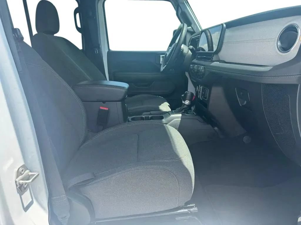 Used 2024 Jeep Wrangler Unlimited Sahara AWD/4WD image 13