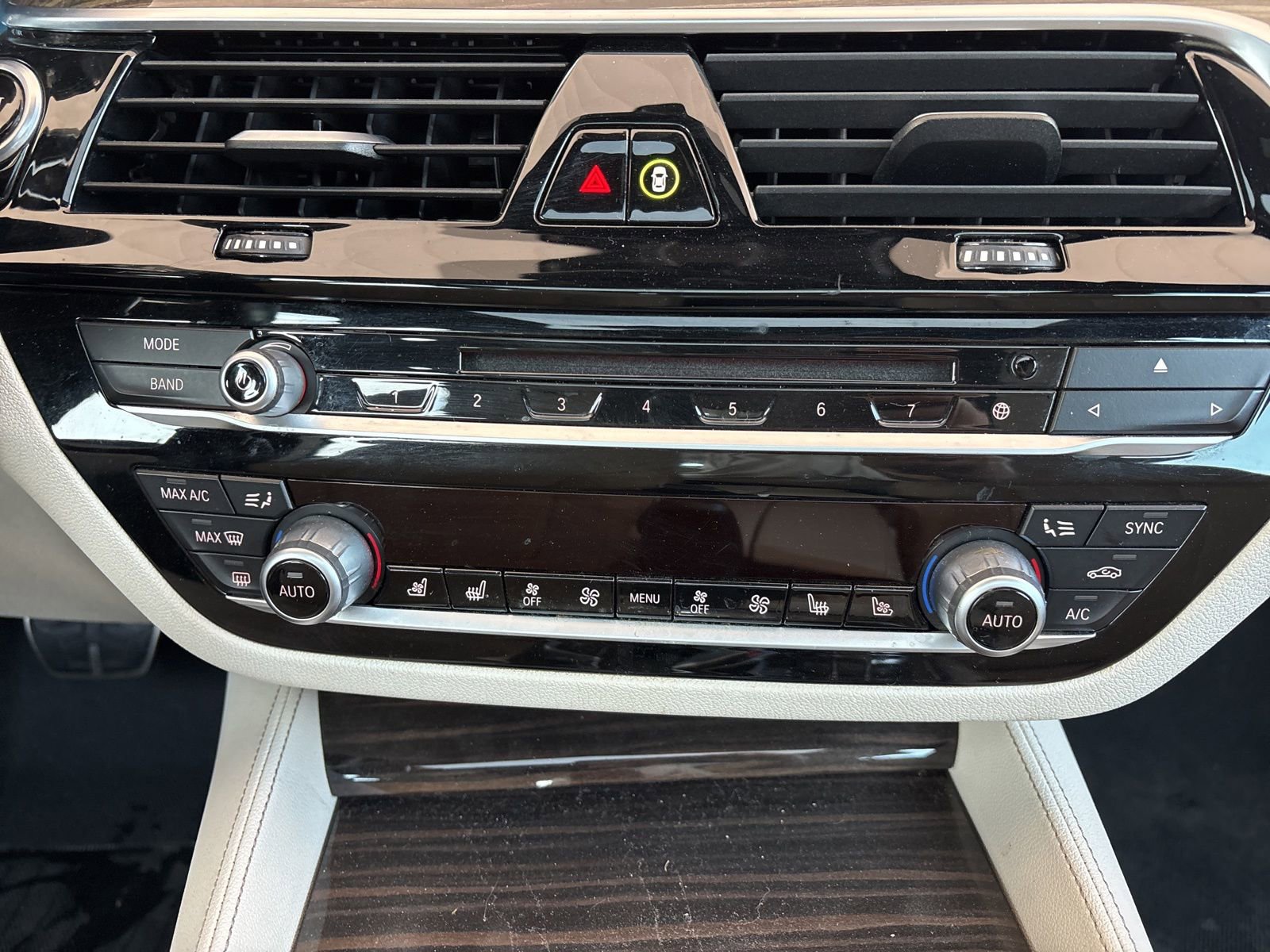 Used 2018 BMW 530e image 36