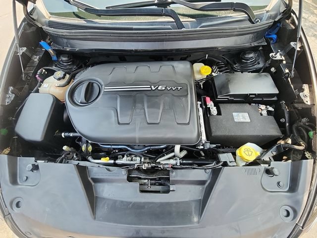 Used 2015 Jeep Cherokee Trailhawk w/ Cold Weather Group AWD/4WD image 21