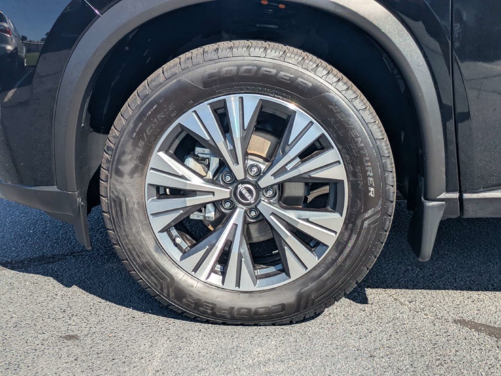 Used 2023 Nissan Rogue SV AWD/4WD image 12