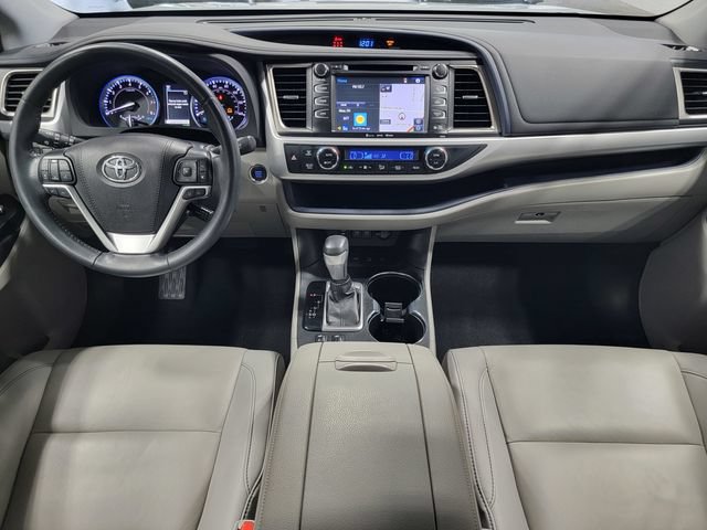 Used 2019 Toyota Highlander XLE AWD/4WD image 17