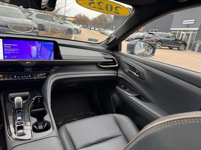 Used 2025 Toyota Crown Signia w/ Advanced Technology Package image 45
