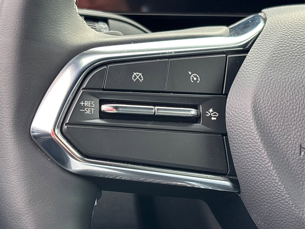 Used 2025 Chevrolet Equinox EV LT w/ Convenience Package II image 32