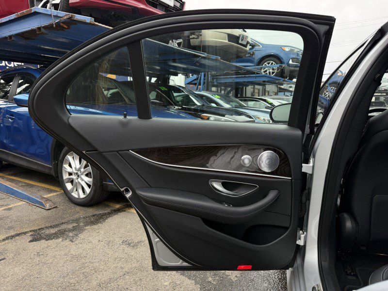 Used 2018 Mercedes-Benz E 300 4MATIC image 14