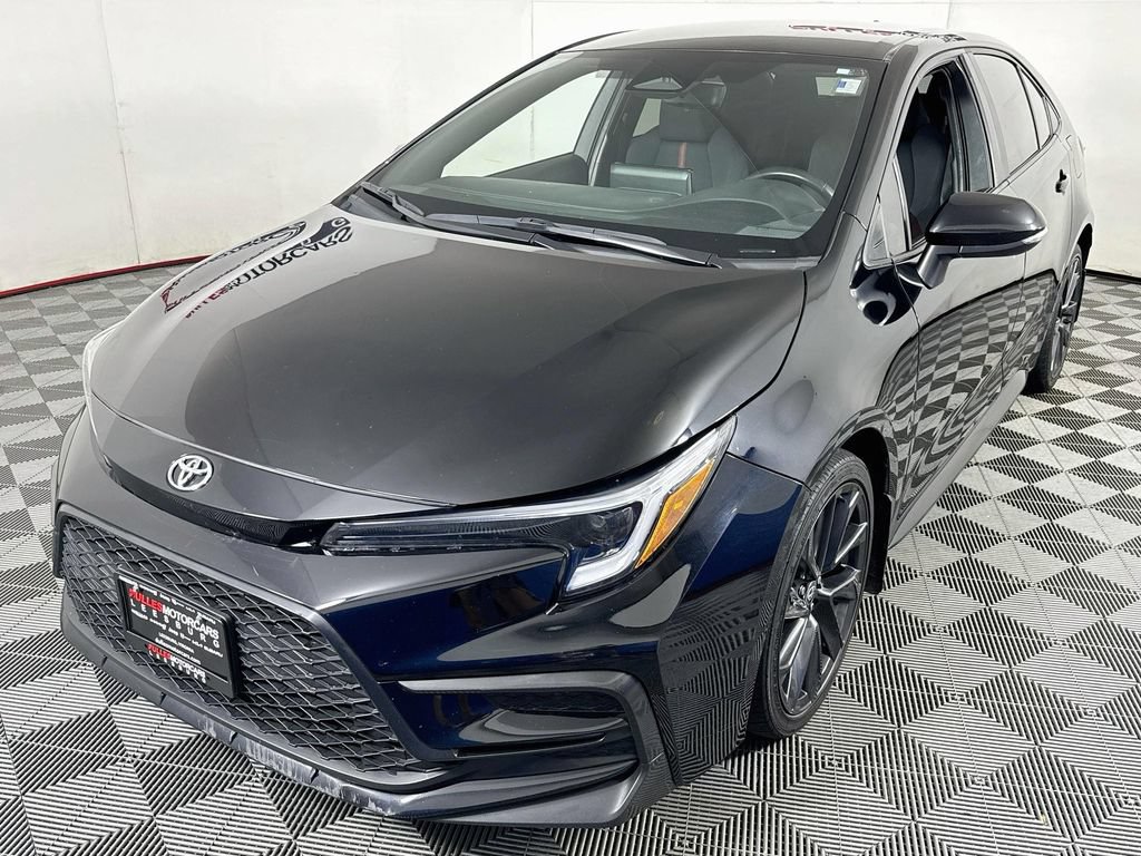 Used 2023 Toyota Corolla SE FWD image 3