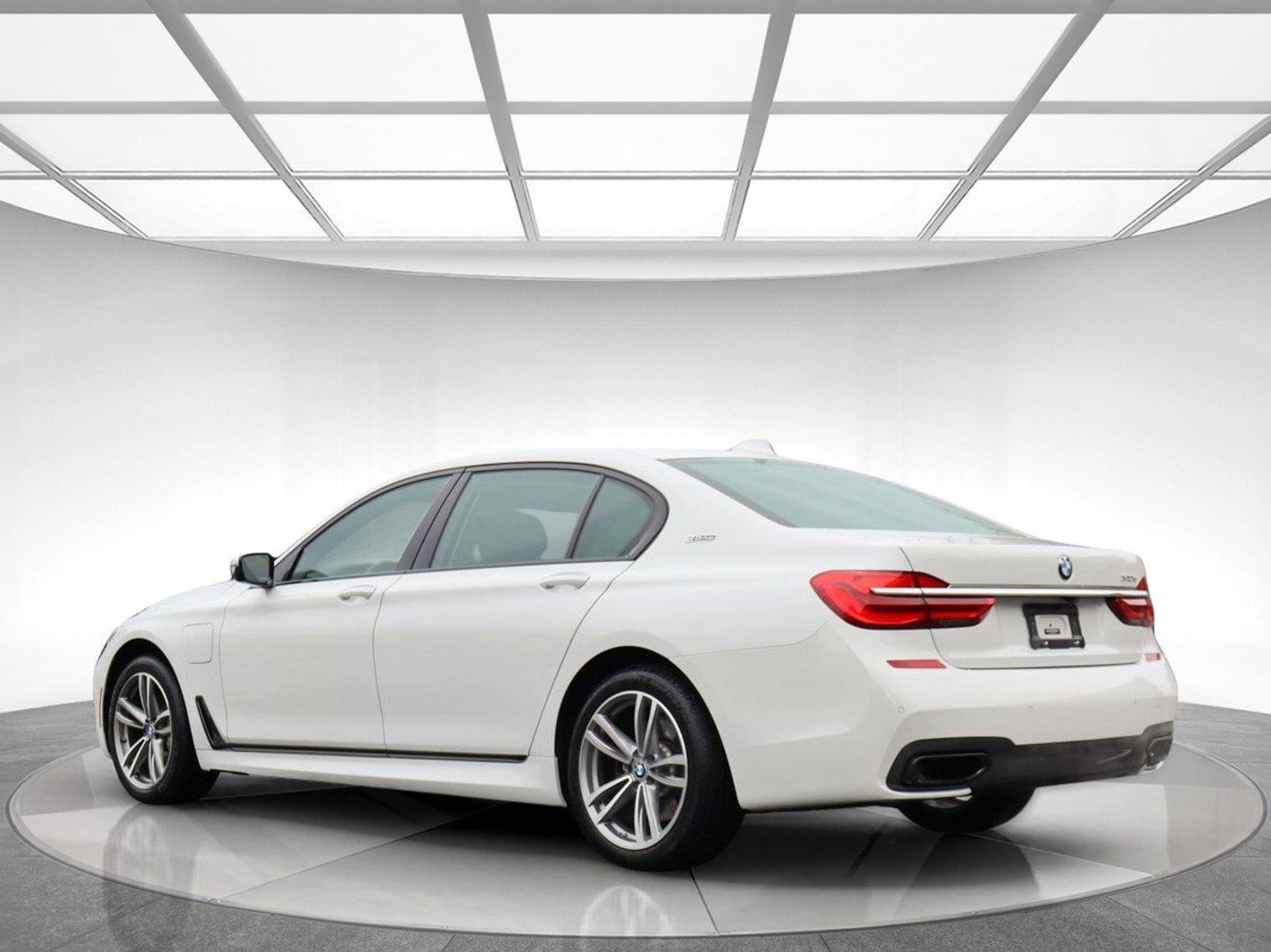 Used 2019 BMW 740e xDrive w/ Executive Package AWD/4WD image 6