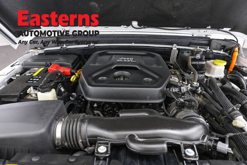 Used 2022 Jeep Wrangler Unlimited Sahara AWD/4WD image 7
