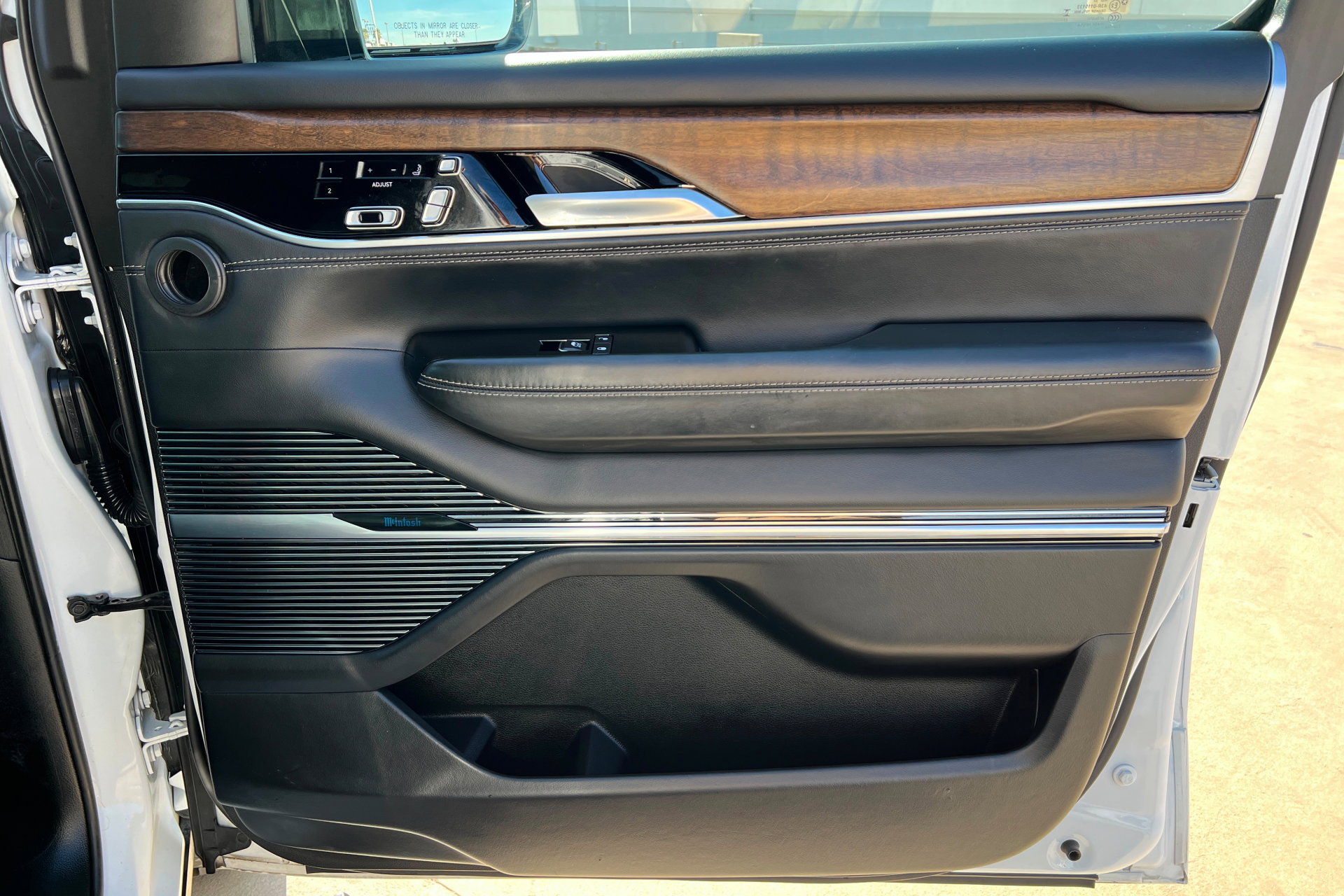 Used 2023 Jeep Grand Wagoneer L Series II image 24