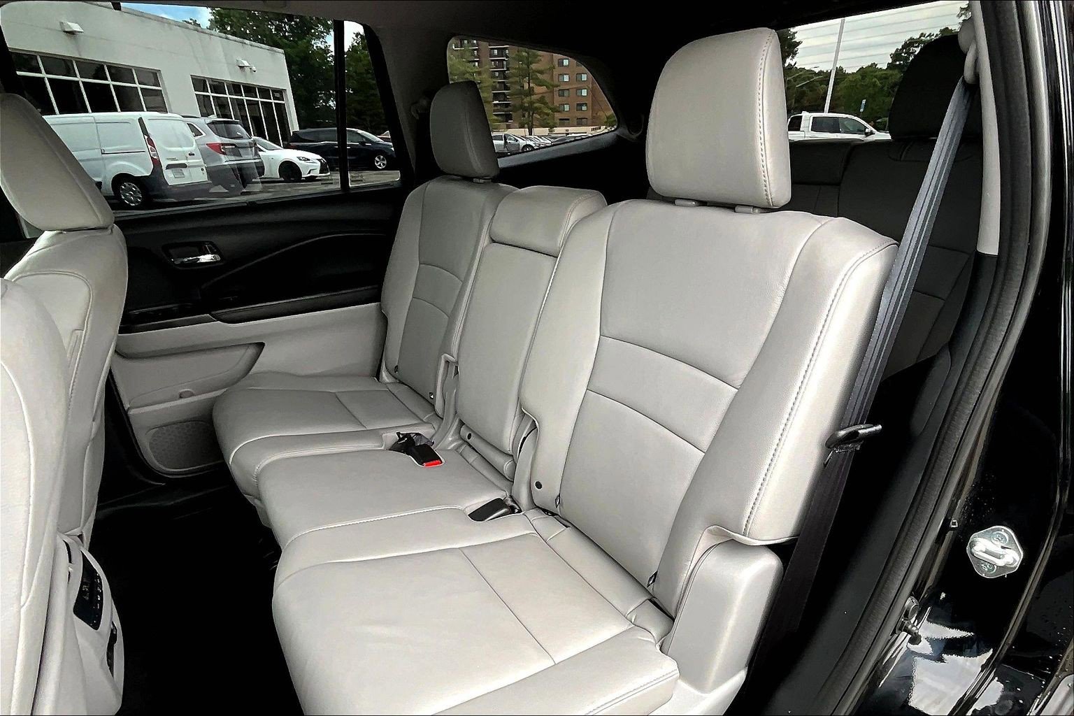 Used 2017 Honda Pilot Touring image 28