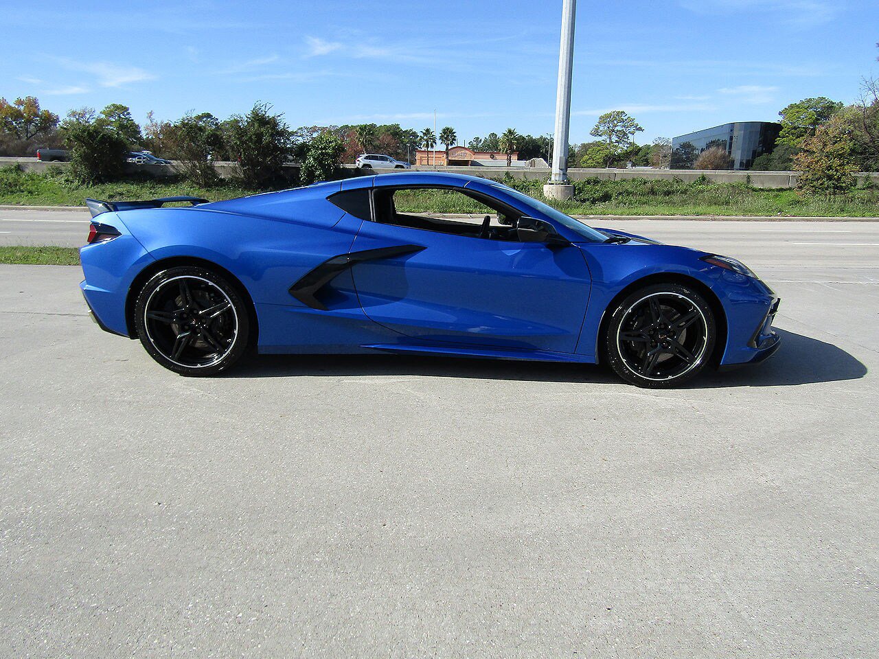 Used 2022 Chevrolet Corvette Stingray Preferred Cpe w/ Z51 Performance Package RWD image 4