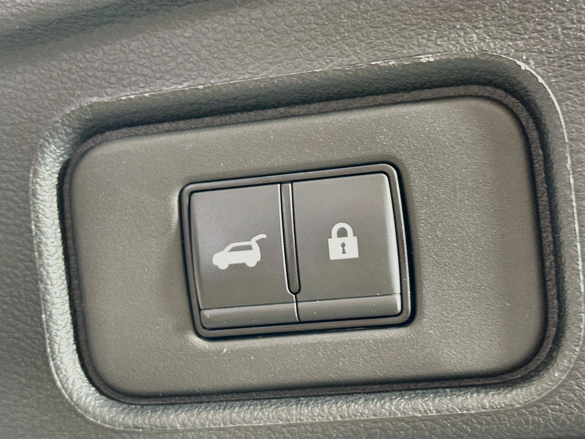 Used 2025 Nissan Pathfinder SL FWD image 31