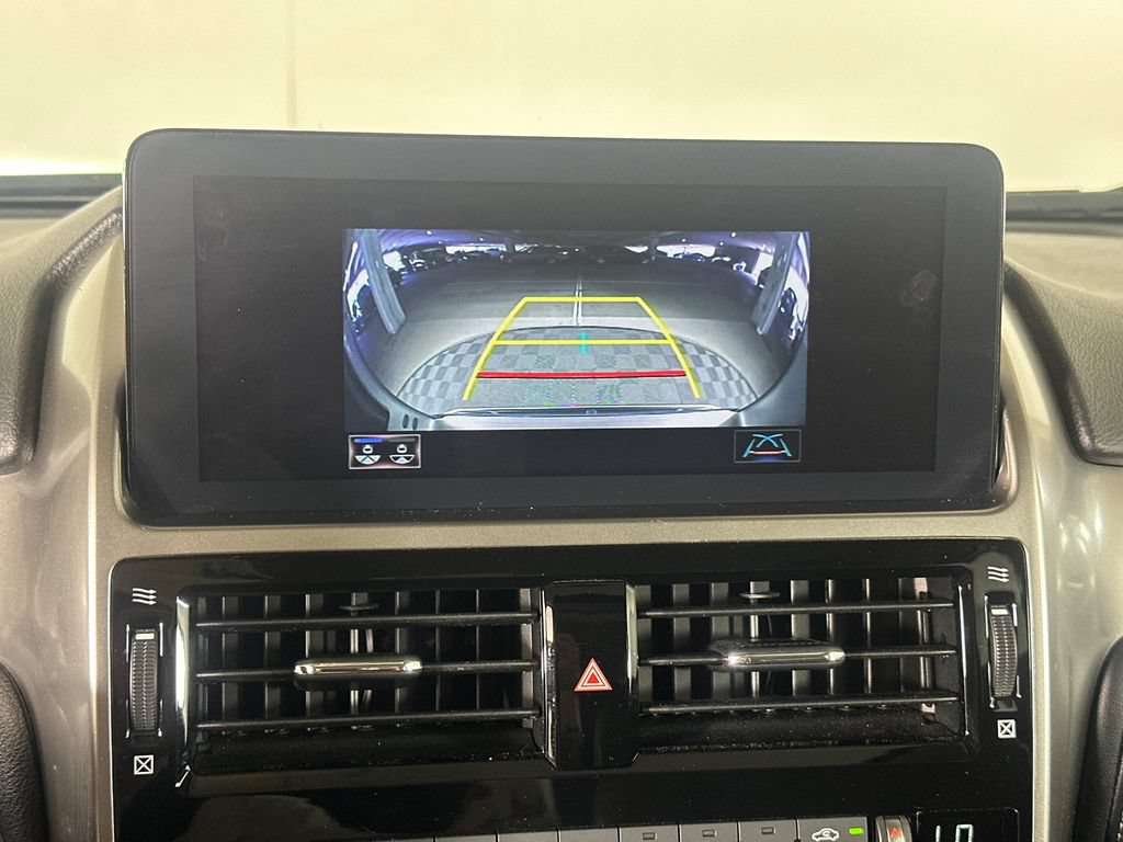 Used 2023 Lexus GX 460 Premium w/ Accessory Package AWD/4WD image 29