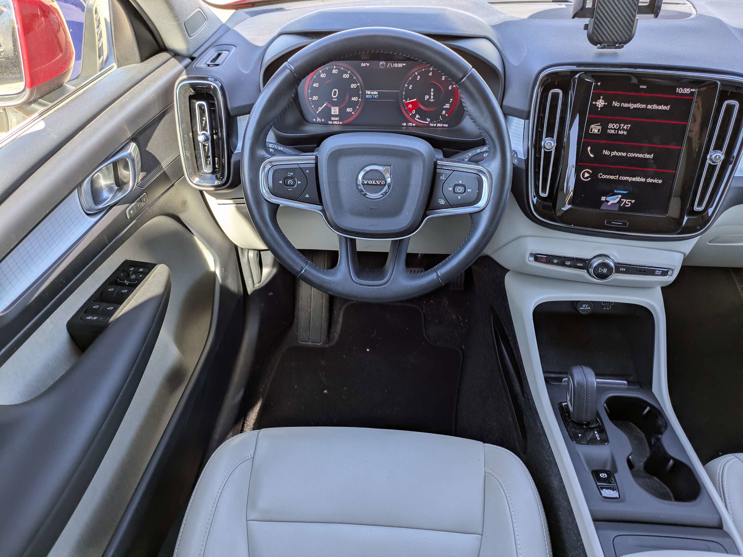 Used 2021 Volvo XC40 T4 Momentum image 17