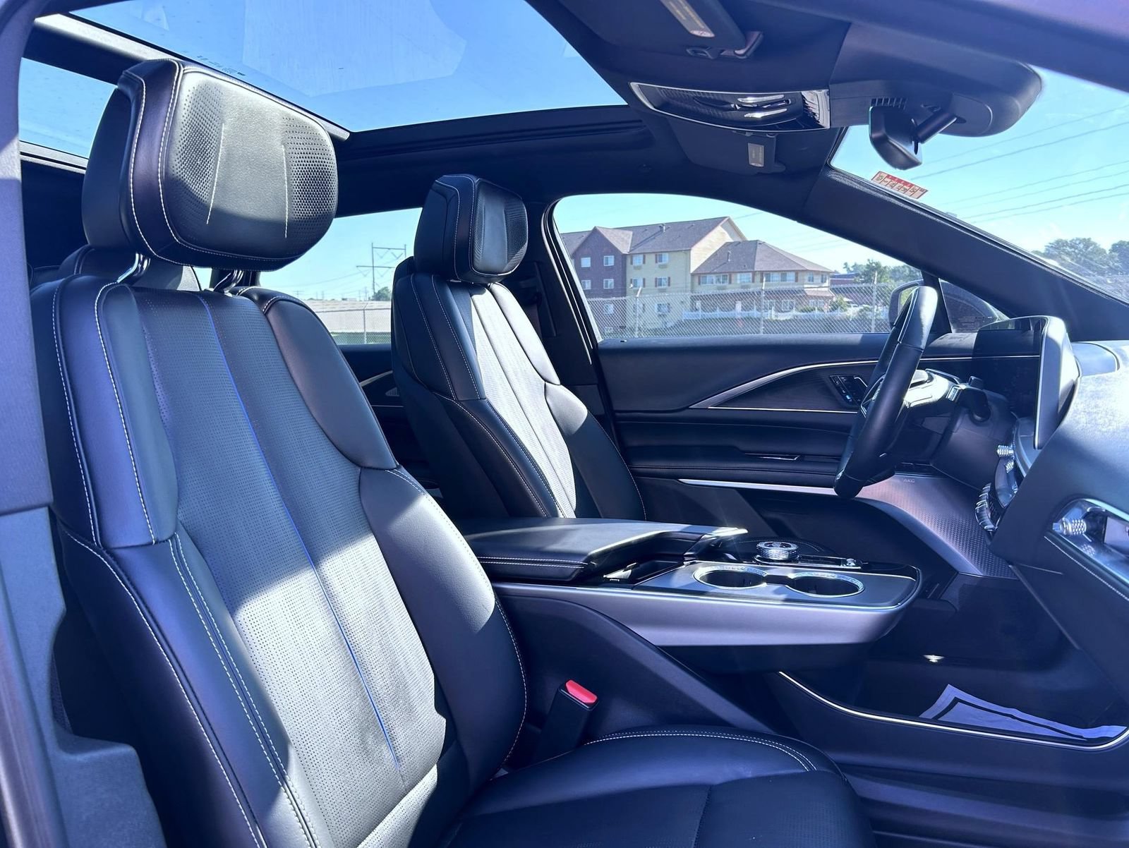 Certified 2024 Cadillac Lyriq Luxury AWD/4WD image 17