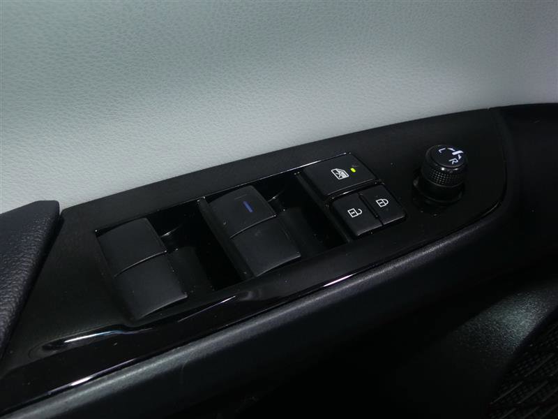 Used 2021 Toyota Prius Prime XLE image 19