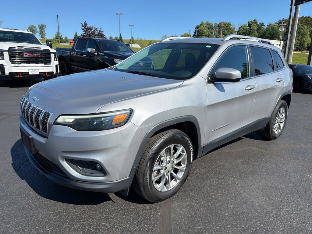 Used 2019 Jeep Cherokee Latitude Plus w/ Cold Weather Group AWD/4WD image 1
