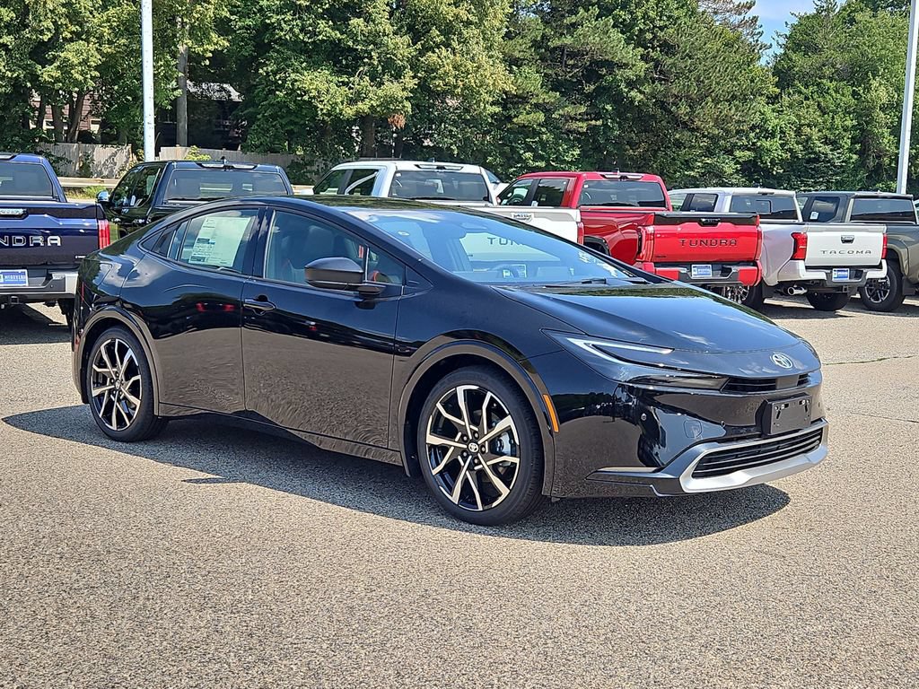 New 2027 Toyota Prius Plug-In Hybrid FWD image 3