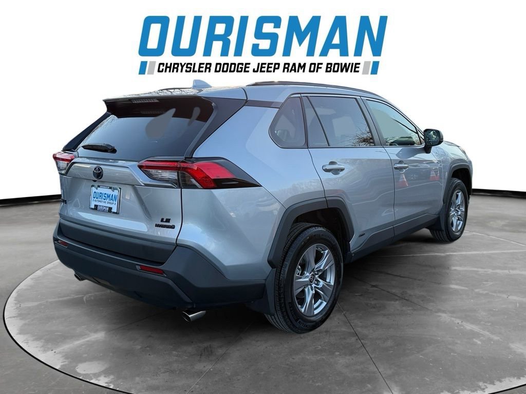 Used 2022 Toyota RAV4 LE image 3