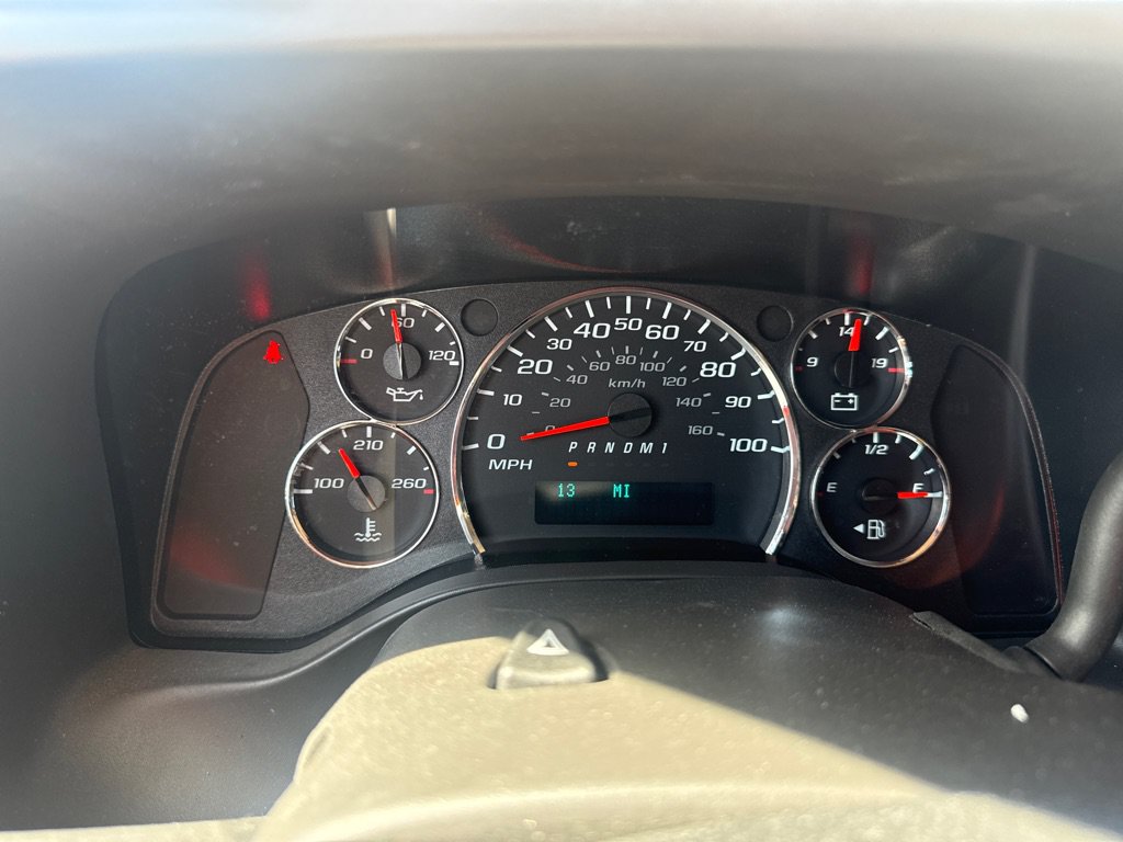 Used 2025 Chevrolet Express 2500 w/ Driver Convenience Package RWD image 18
