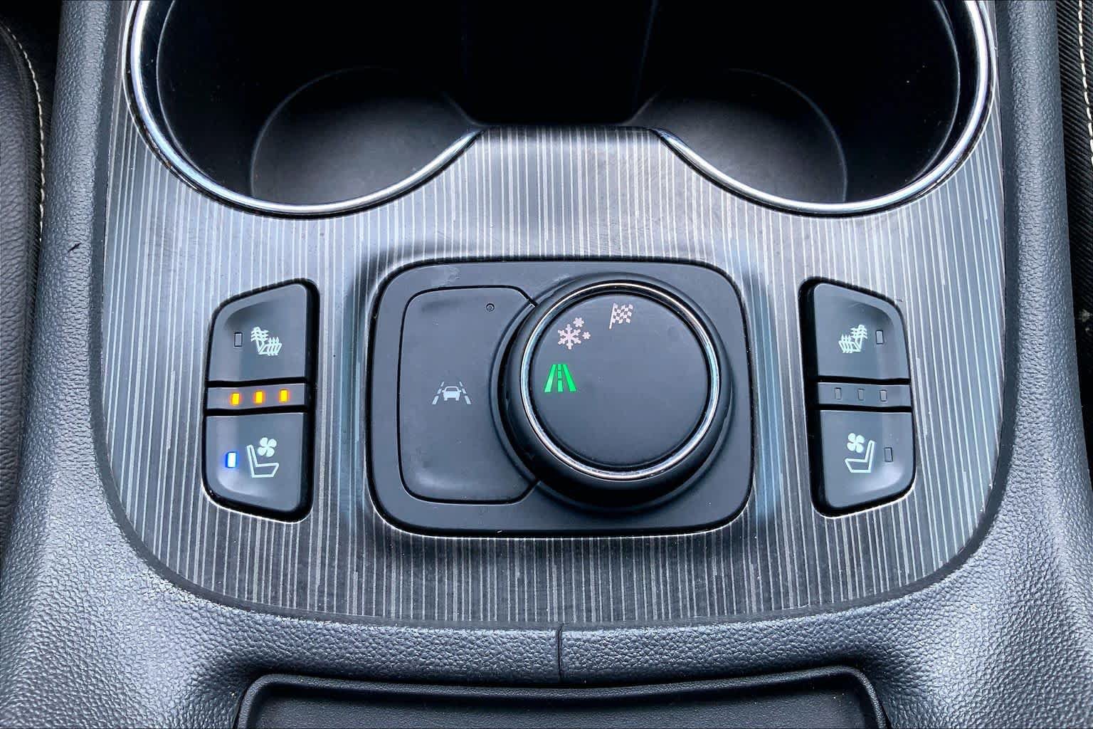 Used 2020 GMC Acadia SLT w/ Driver Alert Package II FWD image 29