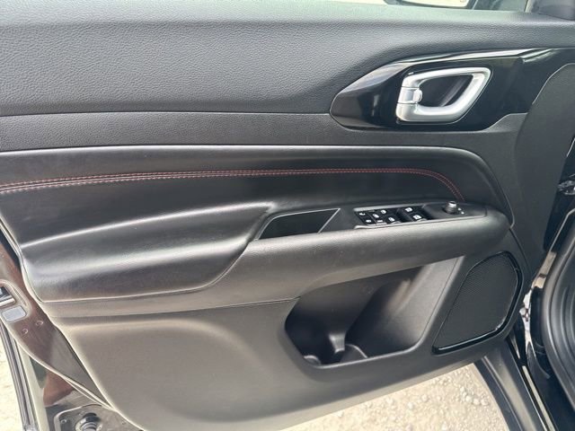 Used 2025 Jeep Compass Trailhawk image 23