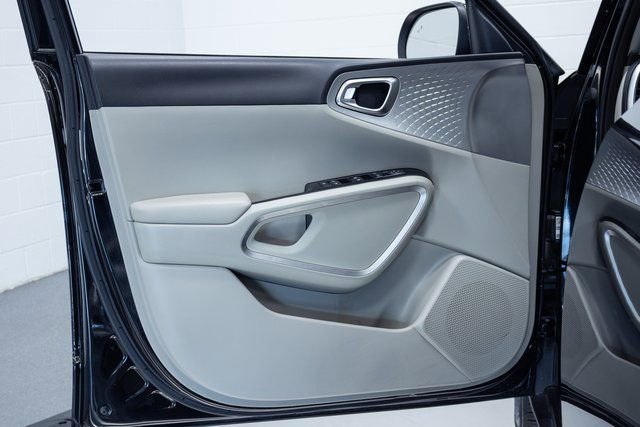 Used 2023 Kia Soul LX w/ LX Technology Package image 10