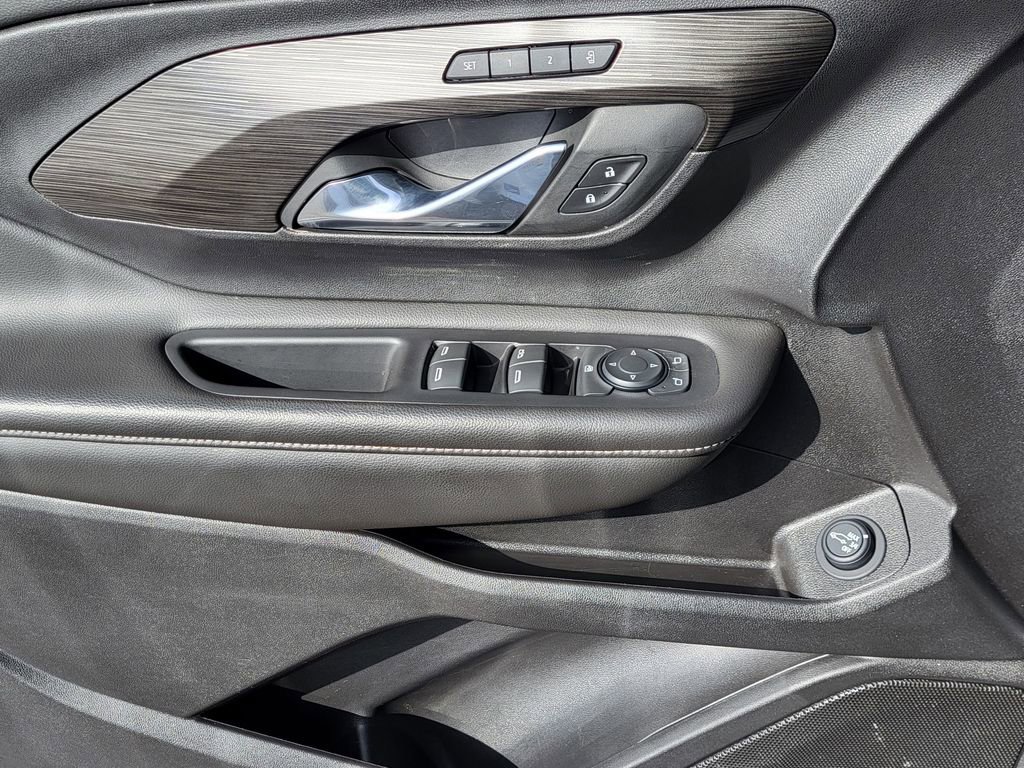 Used 2024 GMC Terrain SLT image 14