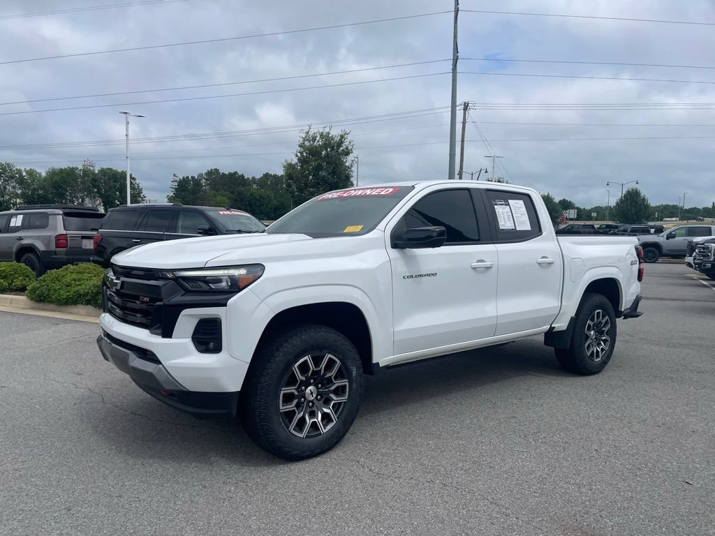 Used 2024 Chevrolet Colorado Z71 w/ Z71 Convenience Package 2 AWD/4WD image 3