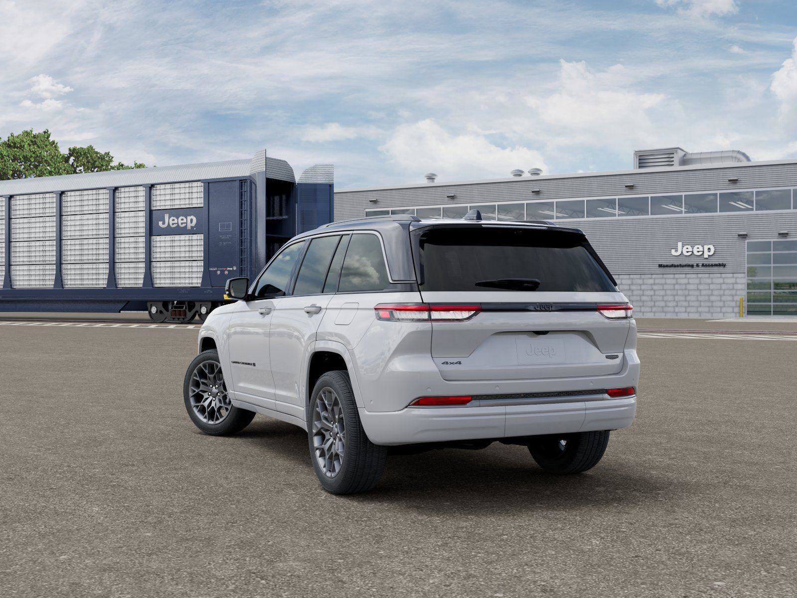 New 2026 Jeep Grand Cherokee Summit AWD/4WD image 3