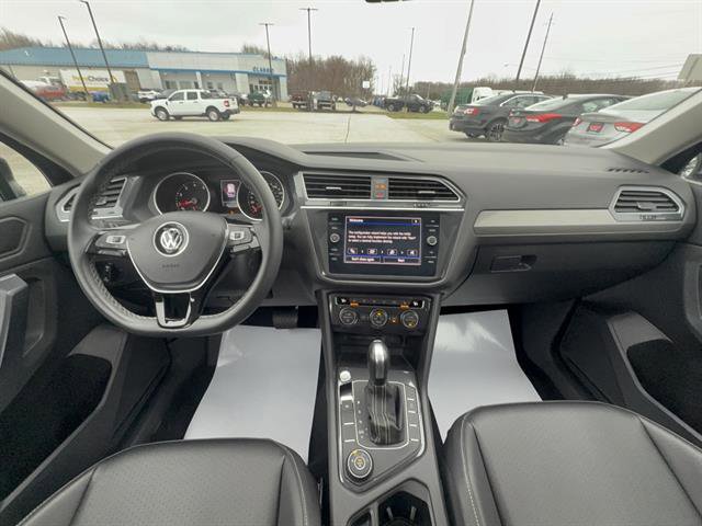 Used 2021 Volkswagen Tiguan SE w/ Panoramic Sunroof Package image 19