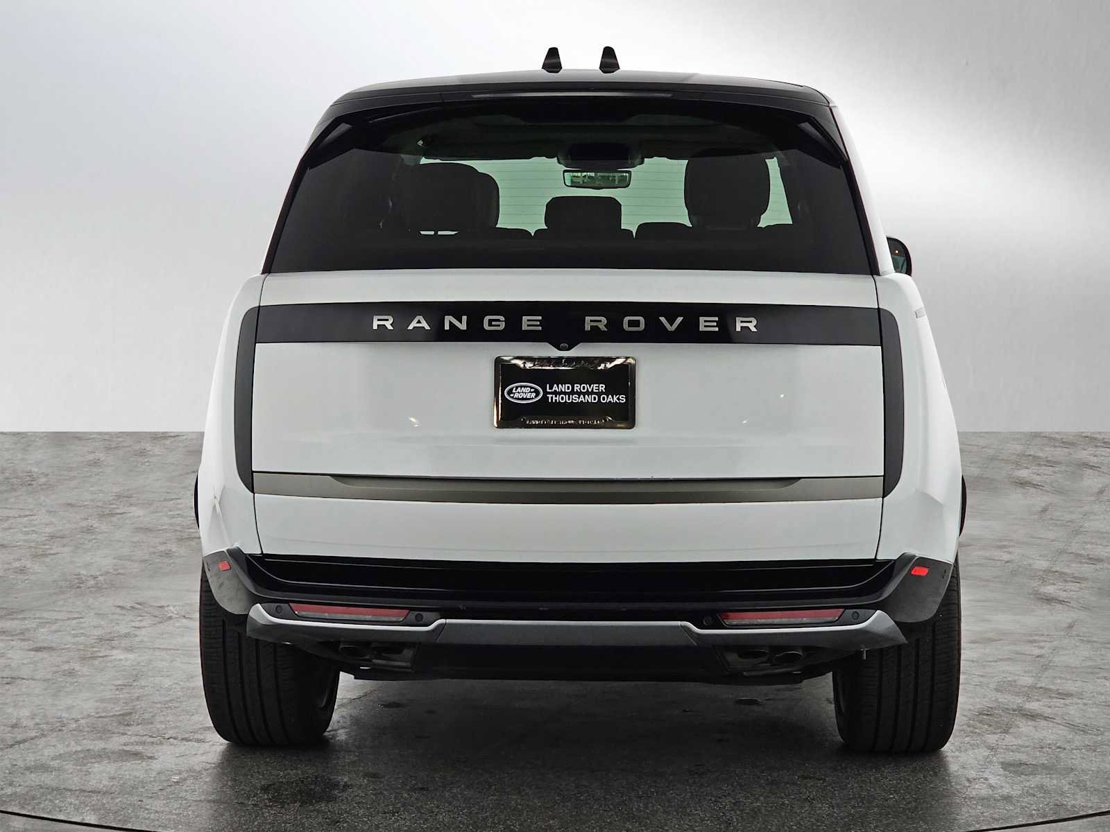 Used 2024 Land Rover Range Rover SE AWD/4WD image 4