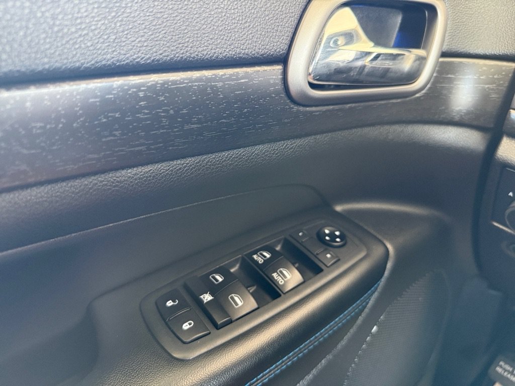 Used 2018 Jeep Grand Cherokee Laredo AWD/4WD image 30