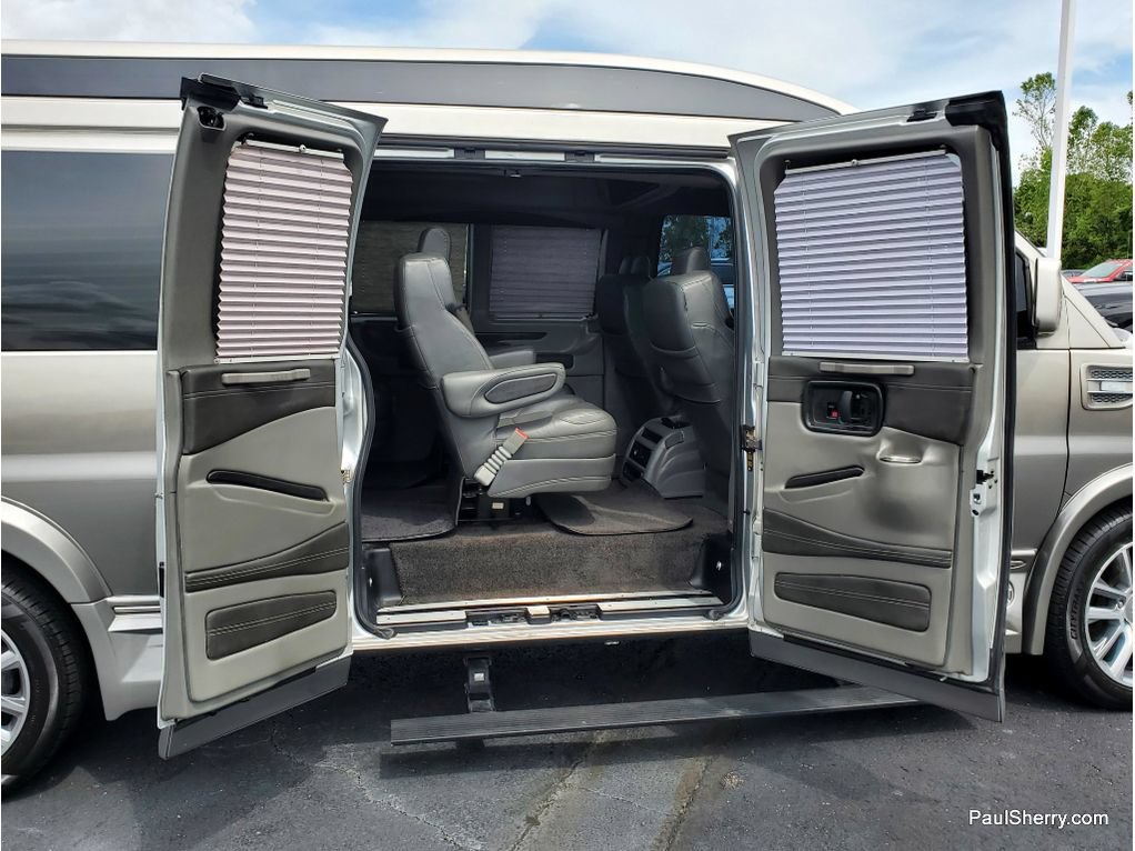Used 2020 GMC Savana 2500 Extended w/ Enhanced Convenience Package RWD image 25