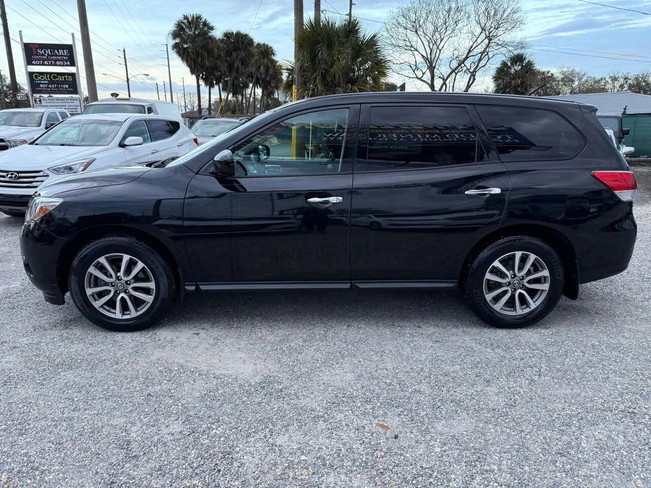 Used 2014 Nissan Pathfinder S image 2