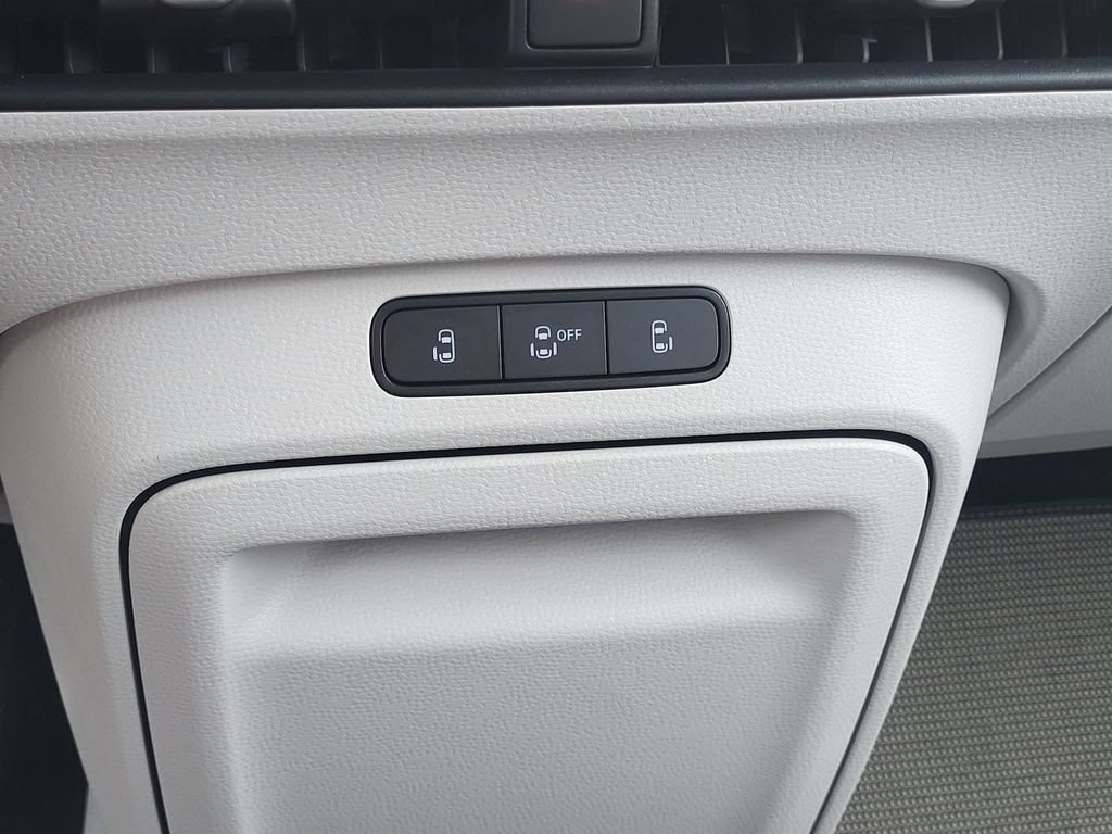 Used 2025 Volkswagen ID. Buzz 1st Edition RWD image 19